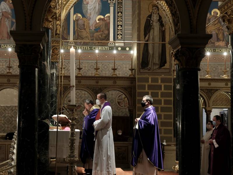 Elhunyt püspökök miséje (16).JPG